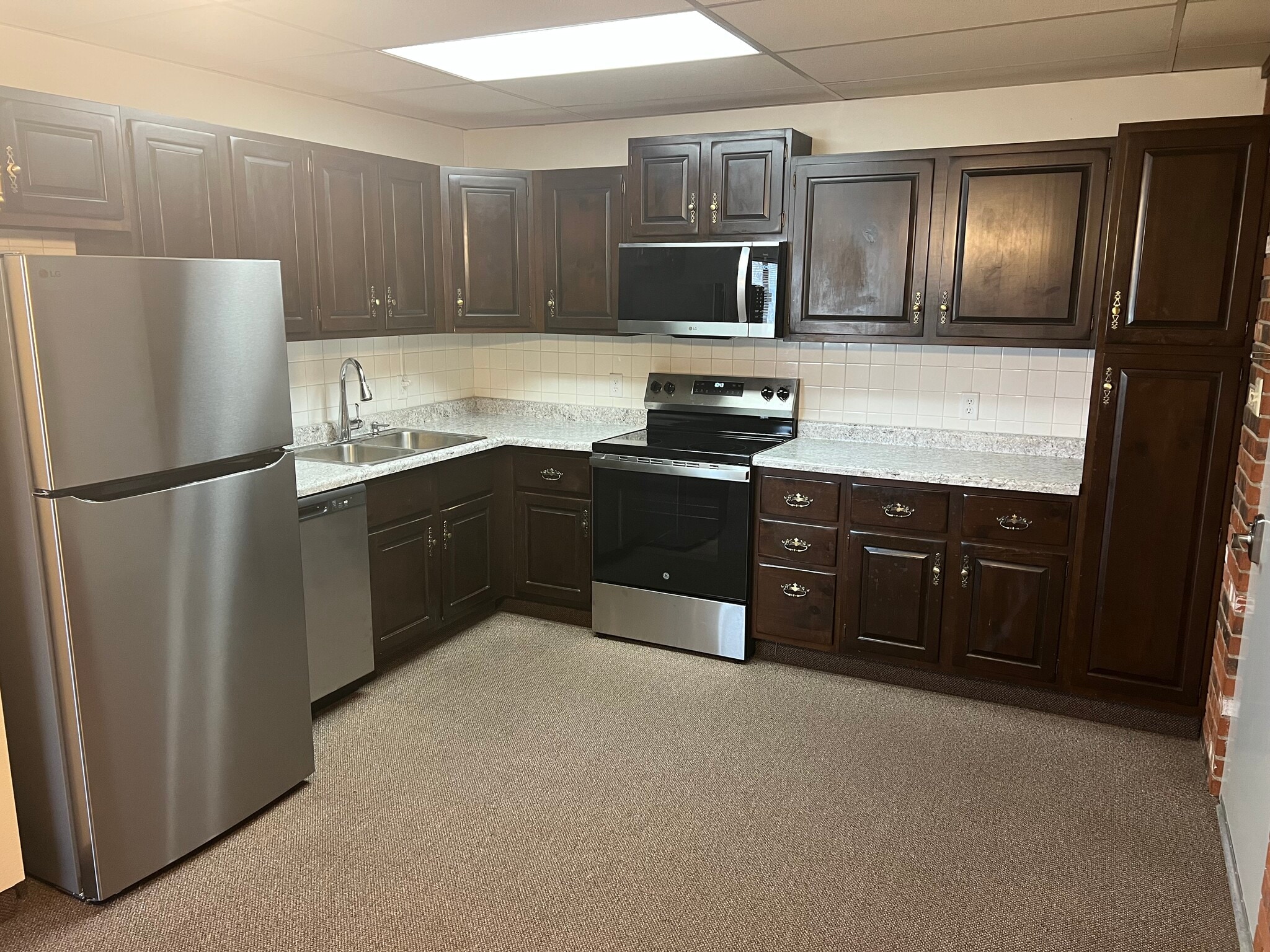 Building Photo - 2526 Rebecca Ct W