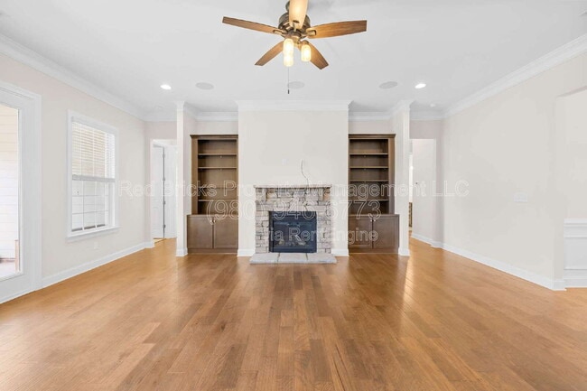 Building Photo - 4004 Petersburg Dr