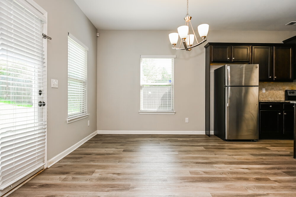 Building Photo - 221 Magnaview Dr
