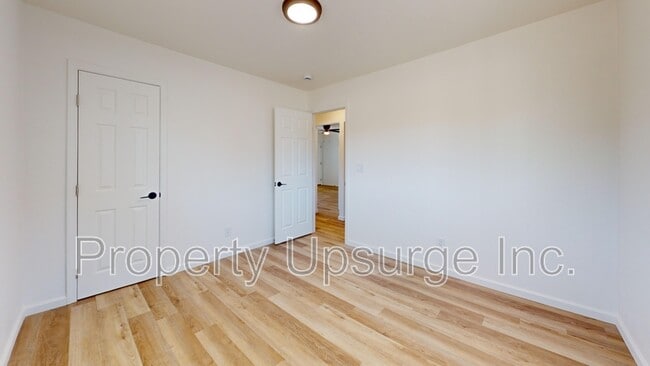 Building Photo - 415 Lake Blvd