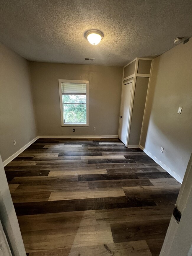 Building Photo - 3311 Guernsey Ave