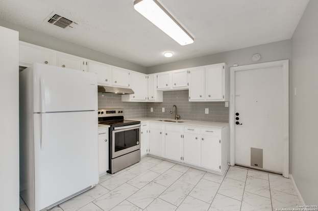 Building Photo - 300 Roanoke Dr