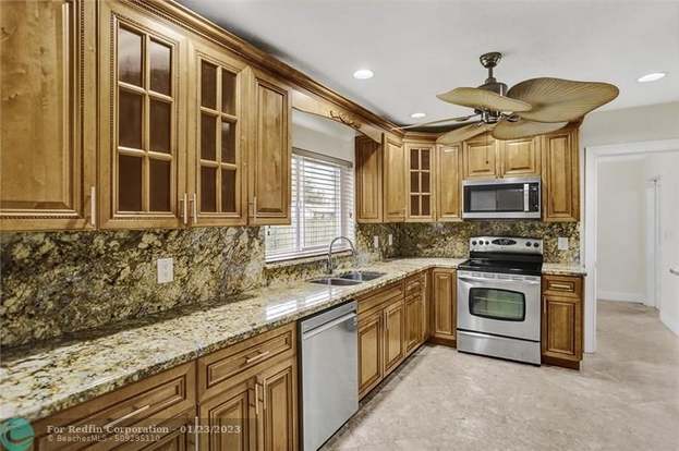 Building Photo - 361 SW 60th Ave