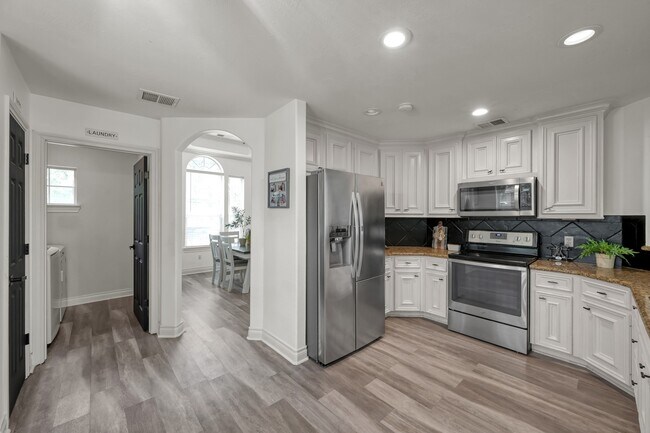 Building Photo - 3215 Canterbury Ln