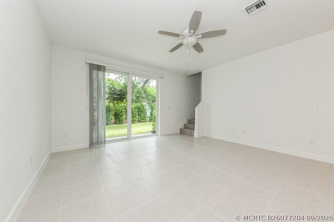 Building Photo - 4547 Hollister Ave
