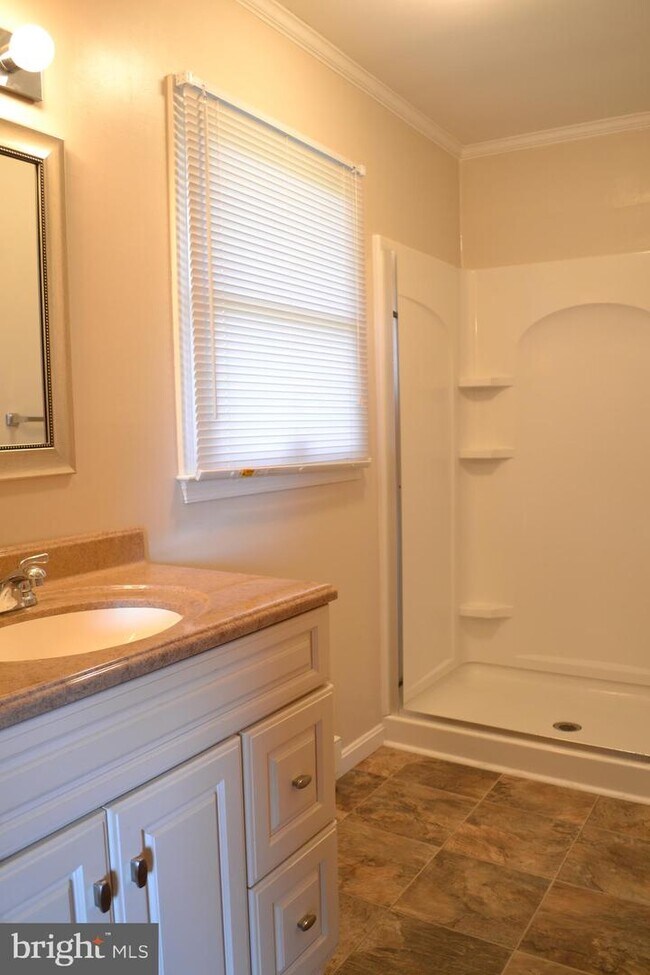 Building Photo - 925 Dyke Branch Rd