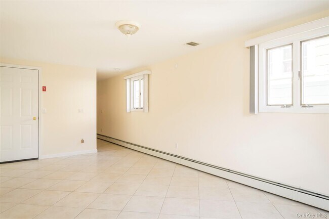 Building Photo - 11 7th St