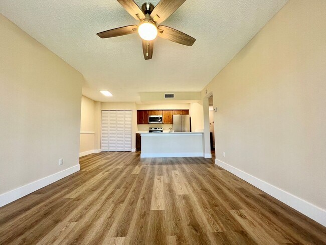 Building Photo - 5309 Summerlin Rd