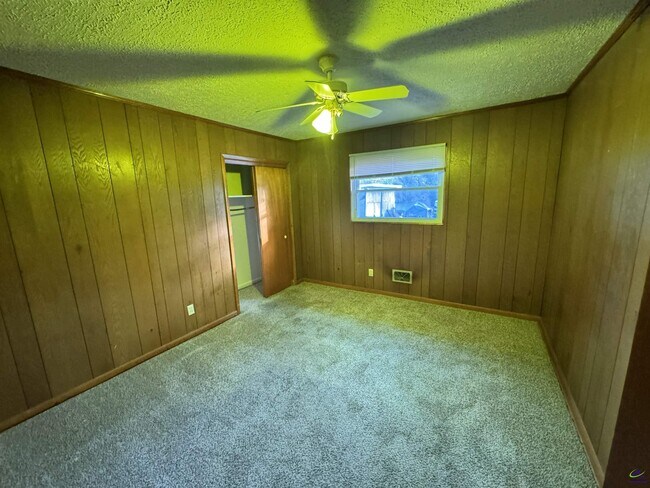 Building Photo - 501 Pinecrest Rd