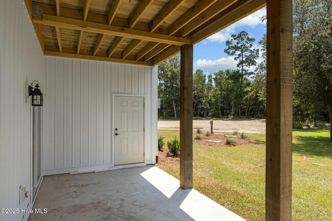 Building Photo - 400 Lighthouse Ln
