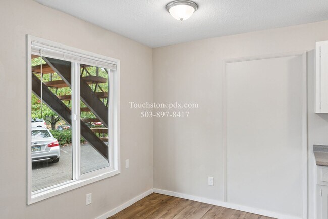 Building Photo - 706 NE 99th Ave