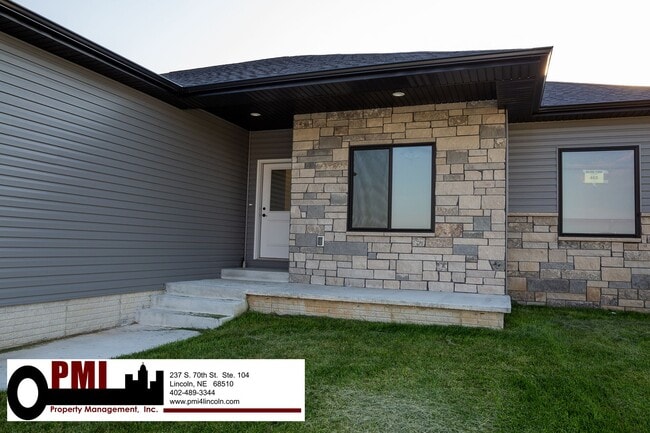 Building Photo - 5 Bedroom 3 bath, beautiful home in North ...