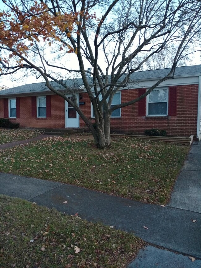 Primary Photo - 557 Eagle Dr