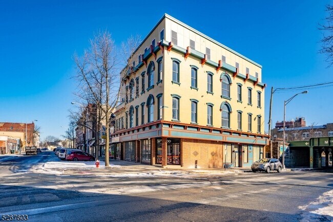 Primary Photo - 100 North Ave