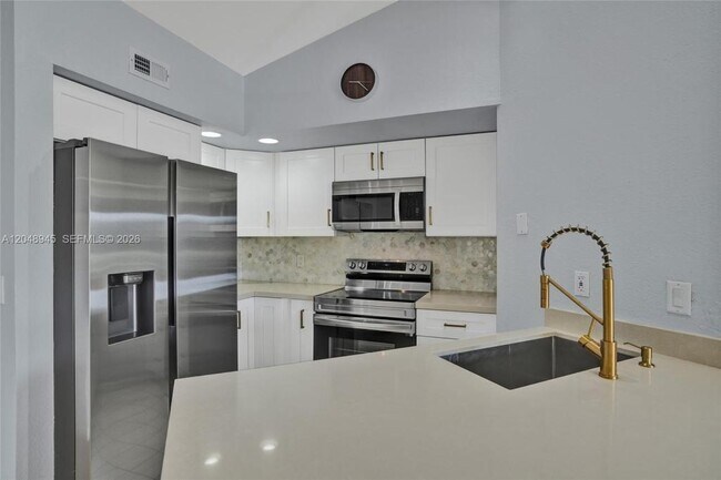 Building Photo - 12760 Vista Isles Dr