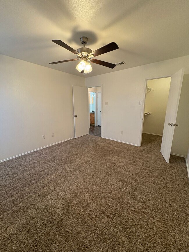 Building Photo - 641 Woodard Ave