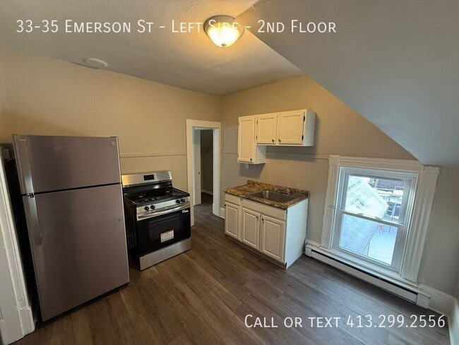 Building Photo - 33-35 Emerson St-Left Side - 2nd Floor