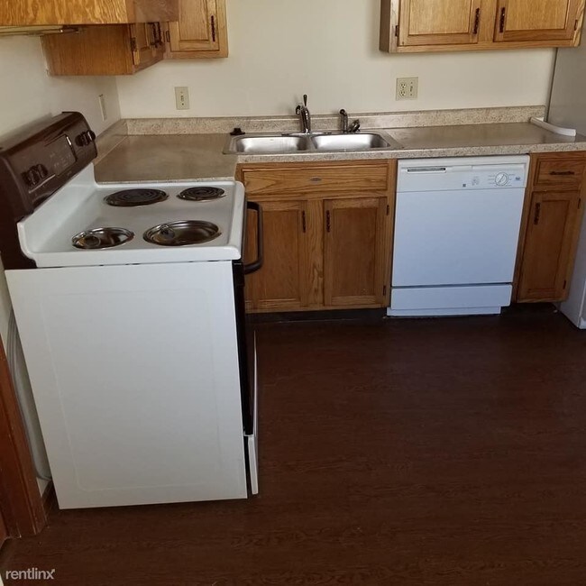 Building Photo - 2 br, 1 bath Apartment - G.T. Woods Proper...