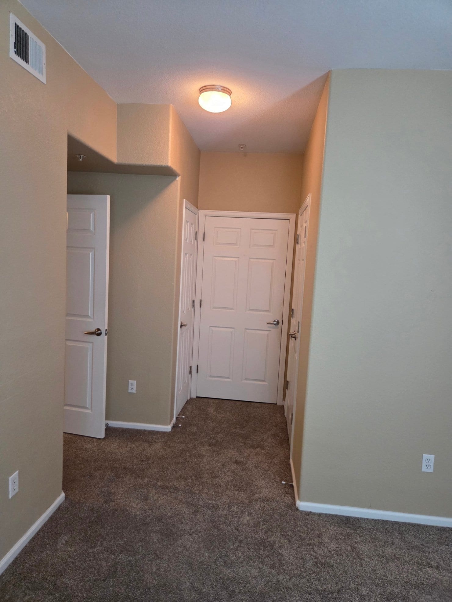 Building Photo - 15700 E Jamison Dr