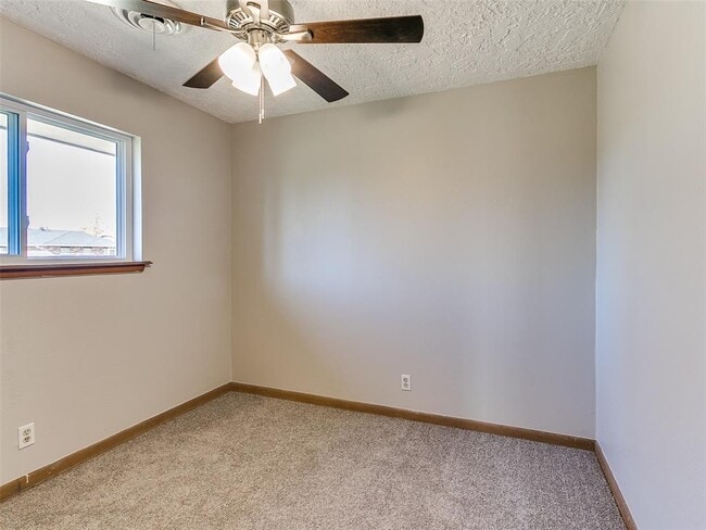 Building Photo - 214 Thompson Dr