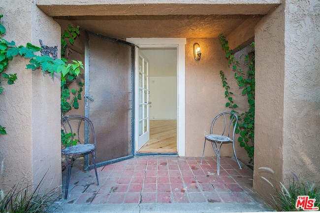 Building Photo - 2339 1/2 Norwalk Ave