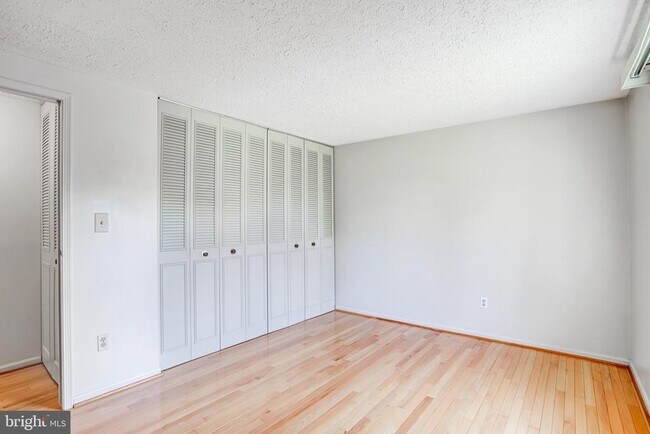 Building Photo - 1803 E Beech Rd