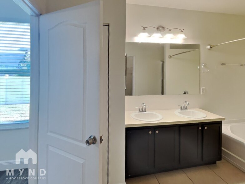 Building Photo - 4991 Windbourne Way