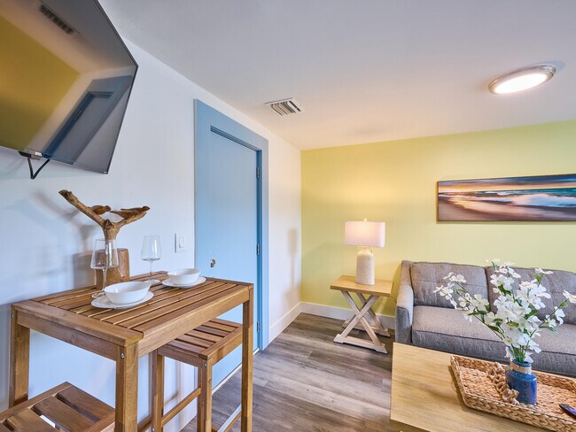 Building Photo - 2020 Washington St