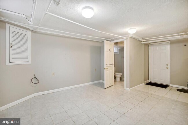 Building Photo - 619 S Garfield St