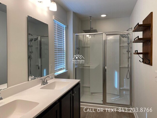 Building Photo - 2641 Alamanda Dr