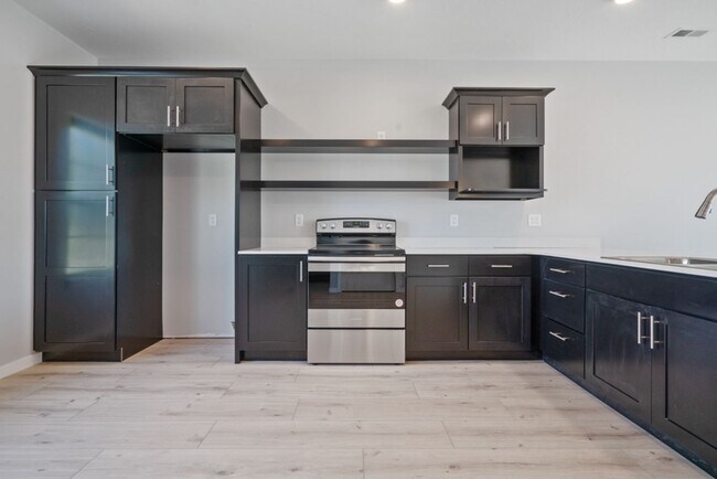 Building Photo - Clear Lake Condos