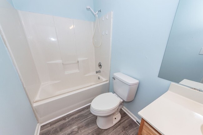 Building Photo - 4 Bedroom, 2 Bathroom Home in Park Hill Pl...