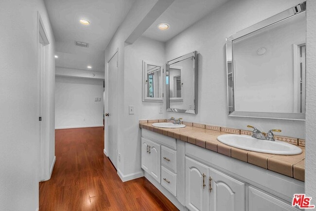 Building Photo - 1655 Selby Ave