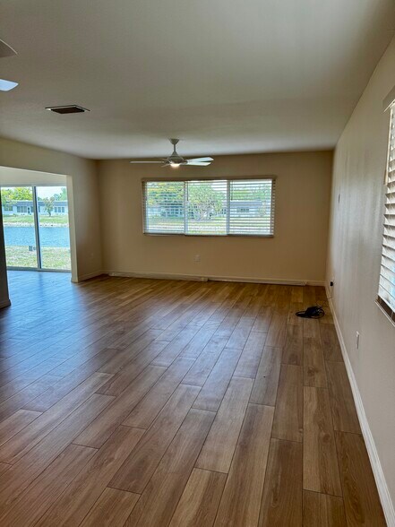 Building Photo - 3909 Glen Oaks Dr E