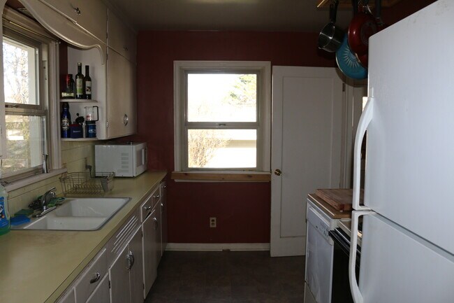 Building Photo - 414 S 12th Ave