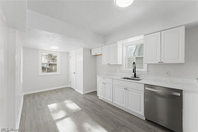 Building Photo - 3406 Henderson Rd