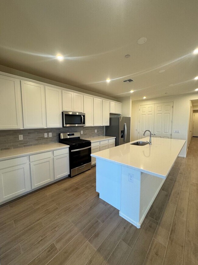 Building Photo - BRAND NEW HOME IN VISTANCIA