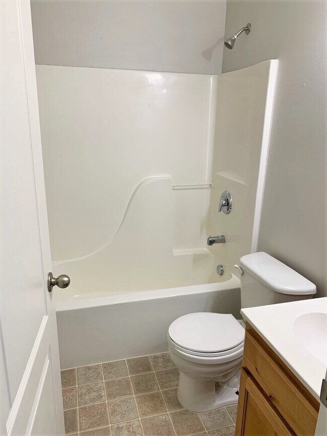 Building Photo - 3938 S Lake Vista Dr