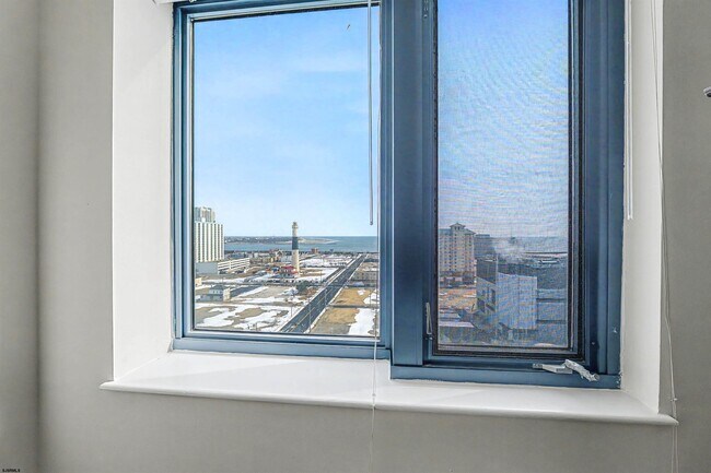 Building Photo - 526 Pacific Ave