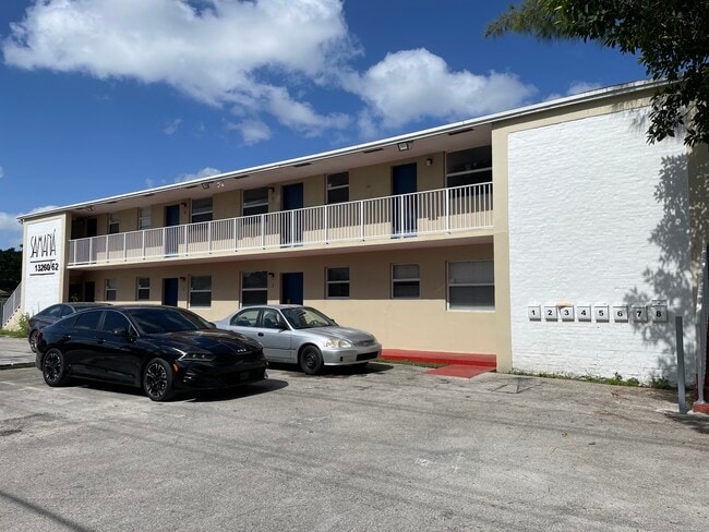 Building Photo - Samana Building
