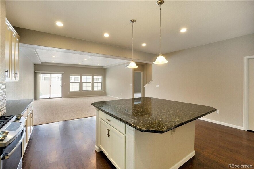 Building Photo - 4741 Ventura St