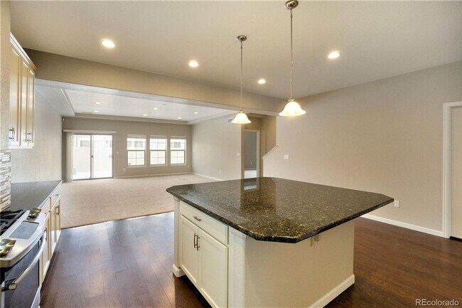 Building Photo - Spacious 4 Bedroom House in Green Valley R...