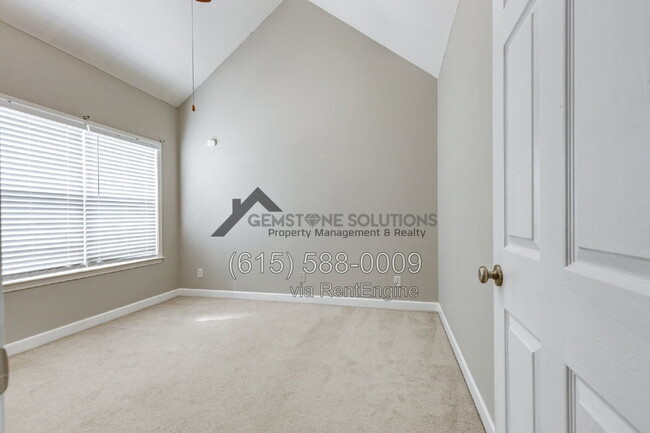 Building Photo - 1012 McKenna Dr