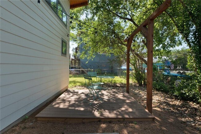 Building Photo - 5803 Lakeside Trail
