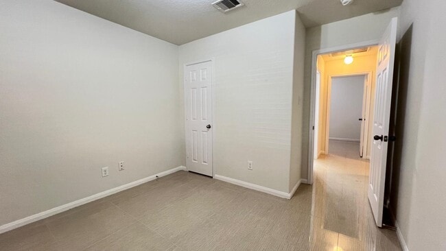 Building Photo - 6906 Clover Walk Ln