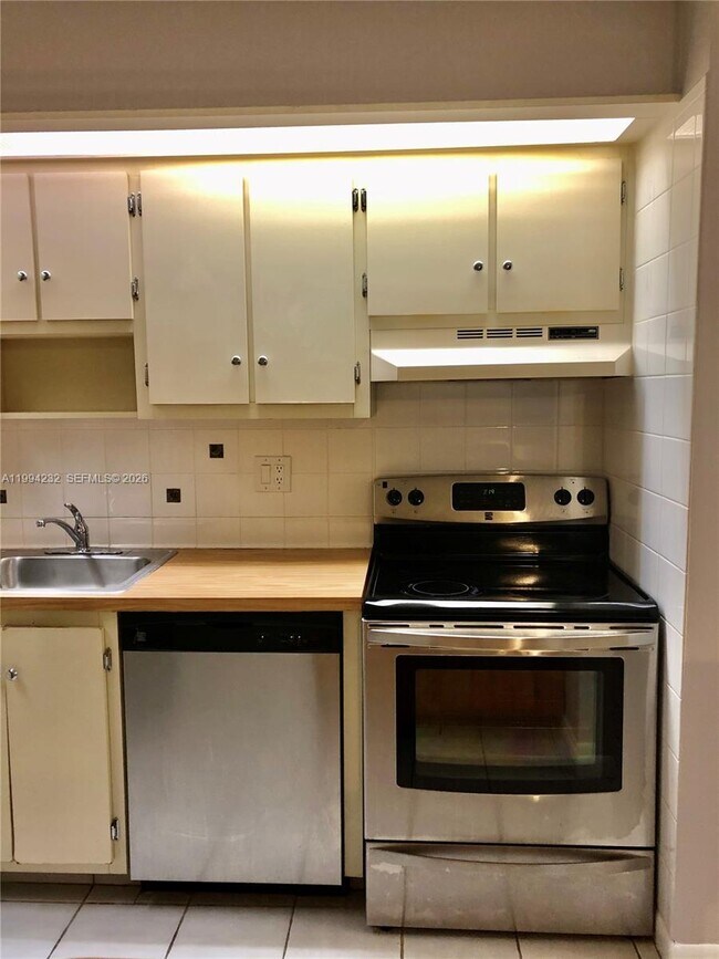 Building Photo - 9753 W McNab Rd