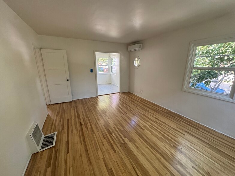 Living Room - 1921 Talmadge St