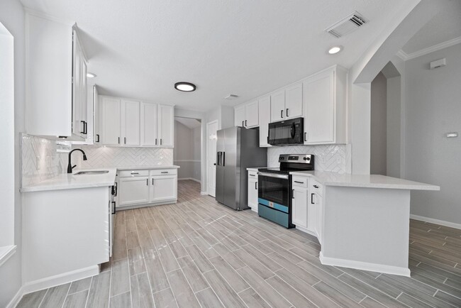 Building Photo - Beautiful just remodeled from top to botto...