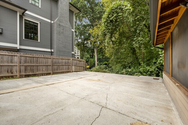 Building Photo - 746 Amsterdam Ave NE