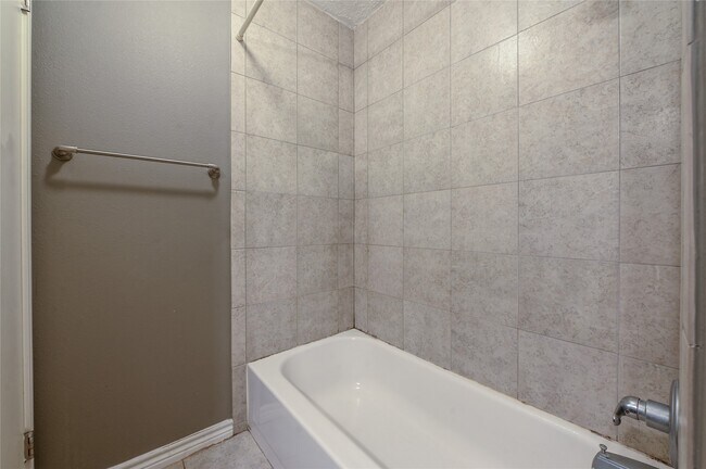 Building Photo - 2630 Hollymist Dr